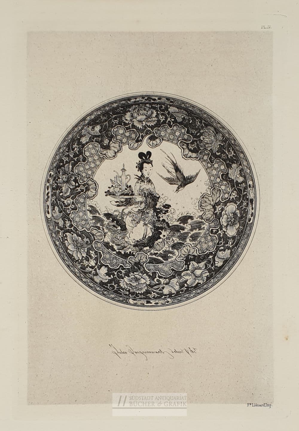 Soucoupe à fond émaillé riche et représentant la déesse Kouan-In.