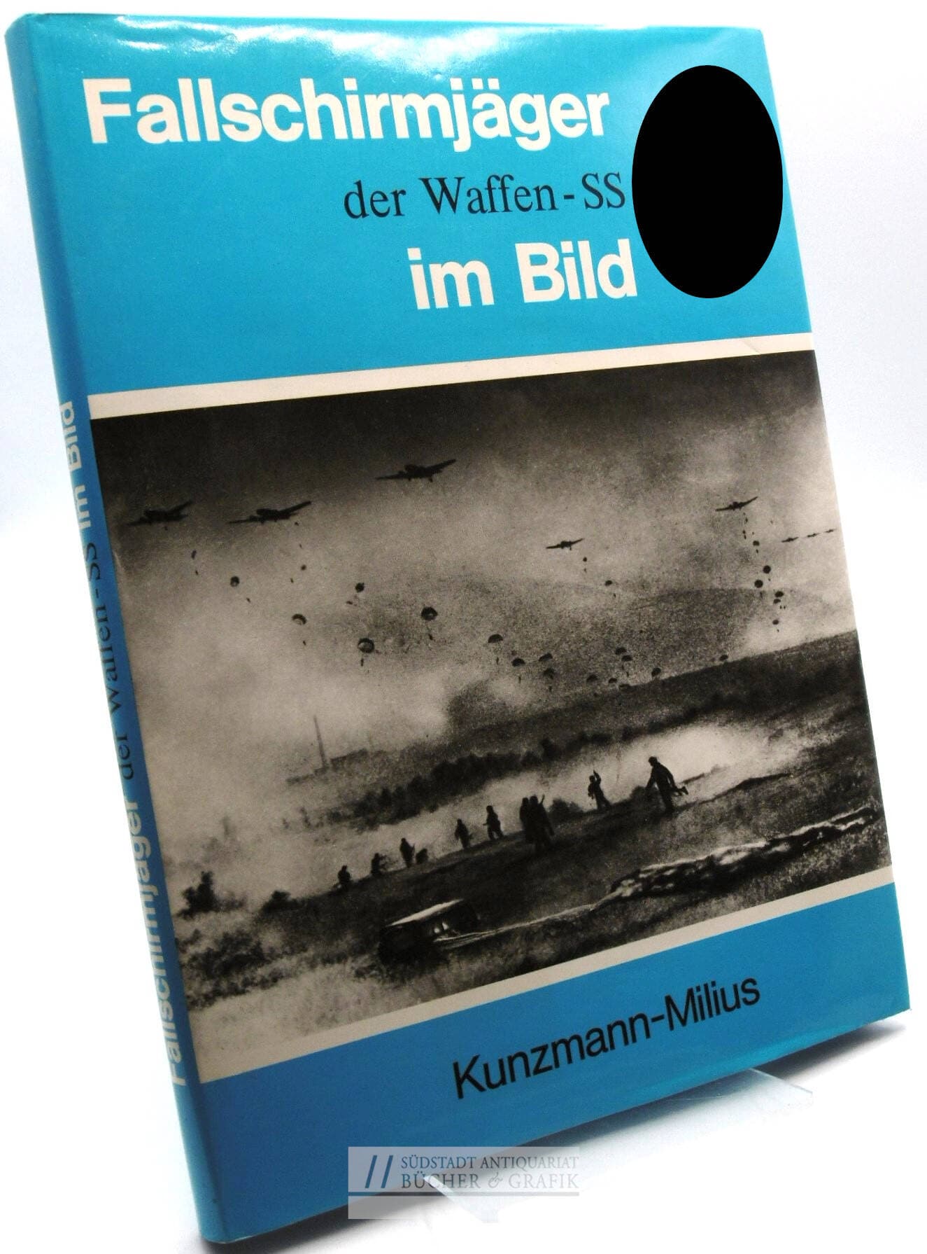 Fallschirmjäger der Waffen-SS im Bild.